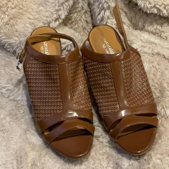 Naturalizer - Picture 2 of 4